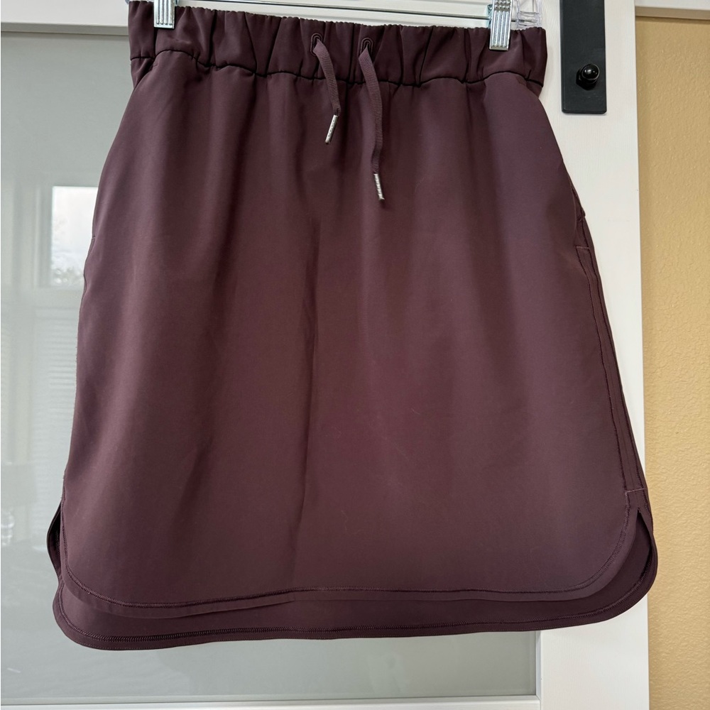 Lululemon - On The Fly Skirt Woven in Burgundy - Women's 8
